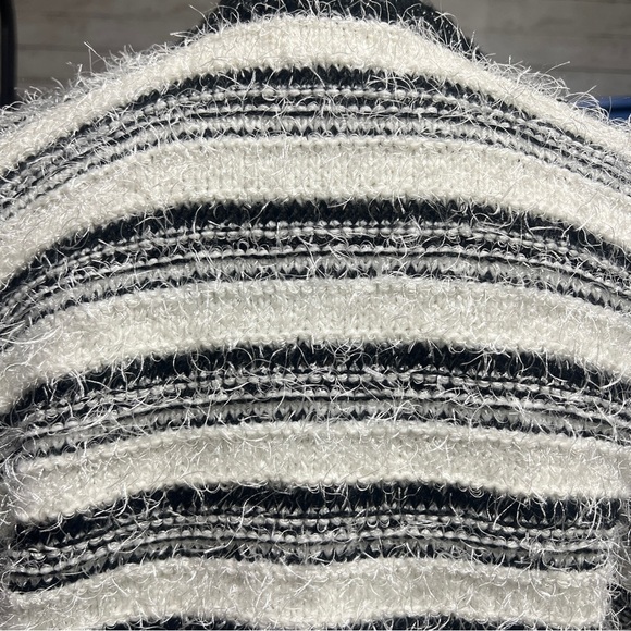 Calvin Klein Black White Striped Open Front Fuzzy Cardigan Sweater Size Medium - Picture 5 of 9